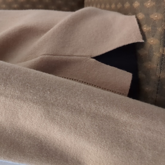 LIST - Women's Tan Knit Turtle Neck w/back buttons - M - Picture 5 of 12